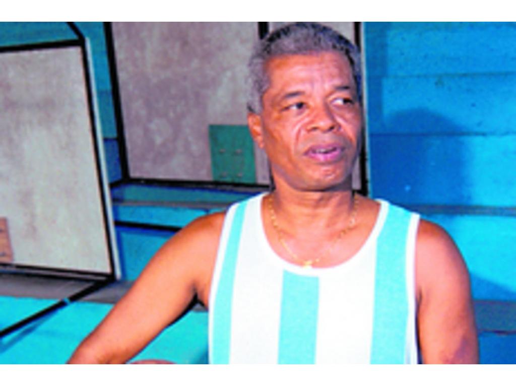 En apenas tres años y con solo 12 peleas como profesional ya era el campeón minimosca del Consejo Mundial de Boxeo. También fue monarca mosca en la Asociación Mundial de Boxeo.