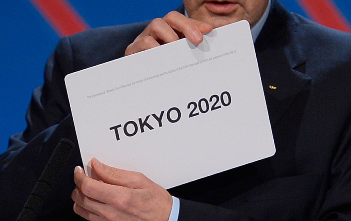 La delegación de Tokyo salta de felicidad al conocer que serán los organizadores de los Juegos Olímpicos del año 2020. Foto/AP.<br>