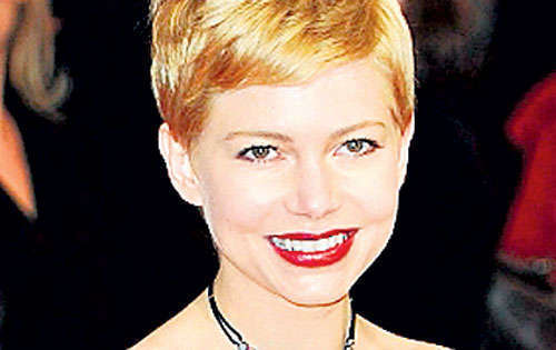 <p>Michelle Williams. Se convirtió en el centro de todas las miradas con este vestido de H&M, combinado con un original clutch de Olympia Le-Tan. </p>