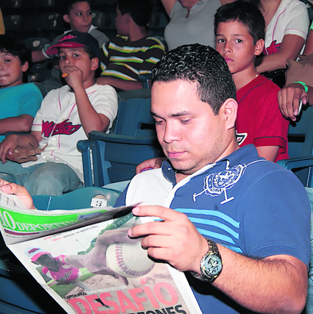 Concentración. Los aficionados mostraron mucho interés.(Víctor Arosemena)