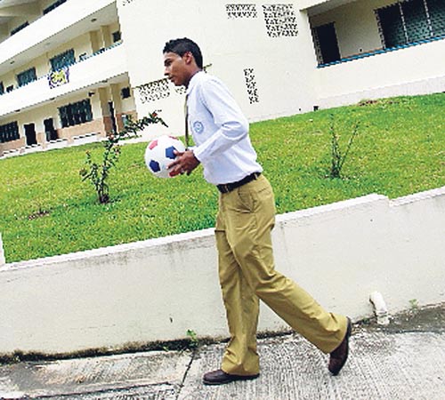 <p>Jorman en su colegio.</p>