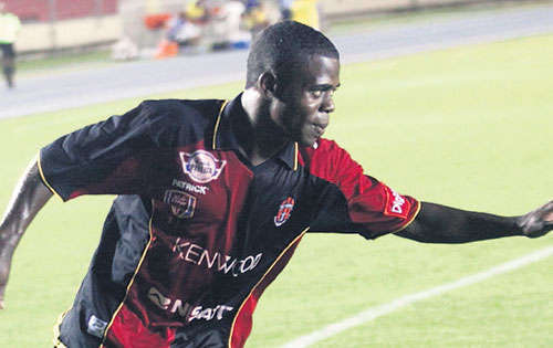 <p>Habilidoso. Manuel Mosquera tiene mucho regate.</p>