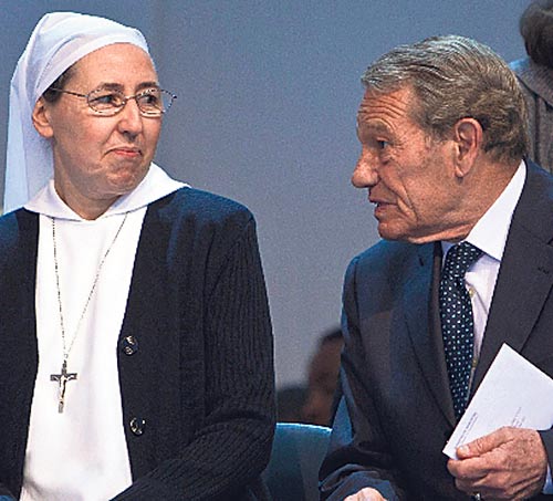 <p>Opiniones. La monja francesa Marie Simon-Pierre Normand y el ex vocero Joaquin Navarro Valls.</p>