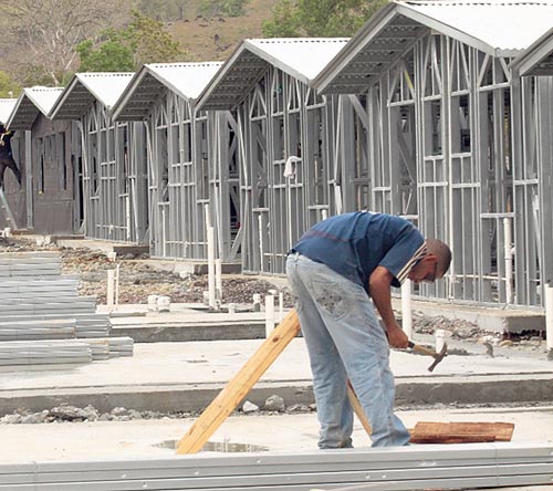 <p>Albergues.La construcción marca un avance de 40%. </p>