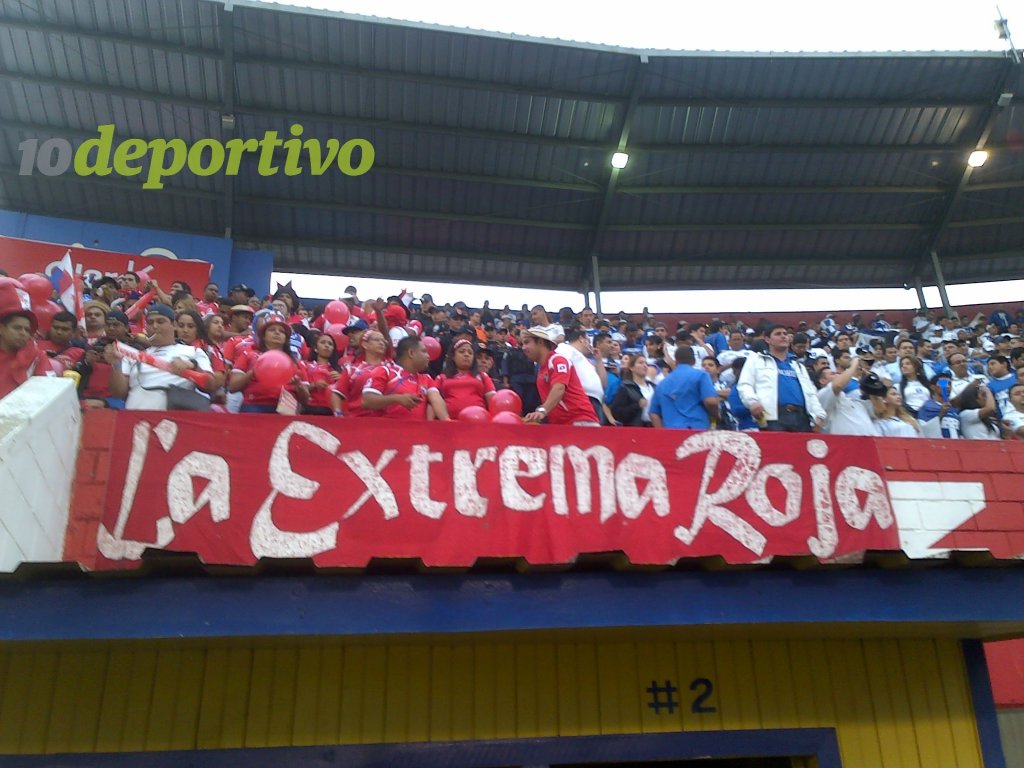 Alrededor de 500 panameños se trasladaron a Honduras junto con la selección mayor de fútbol.Foto/Eduardo González<br>