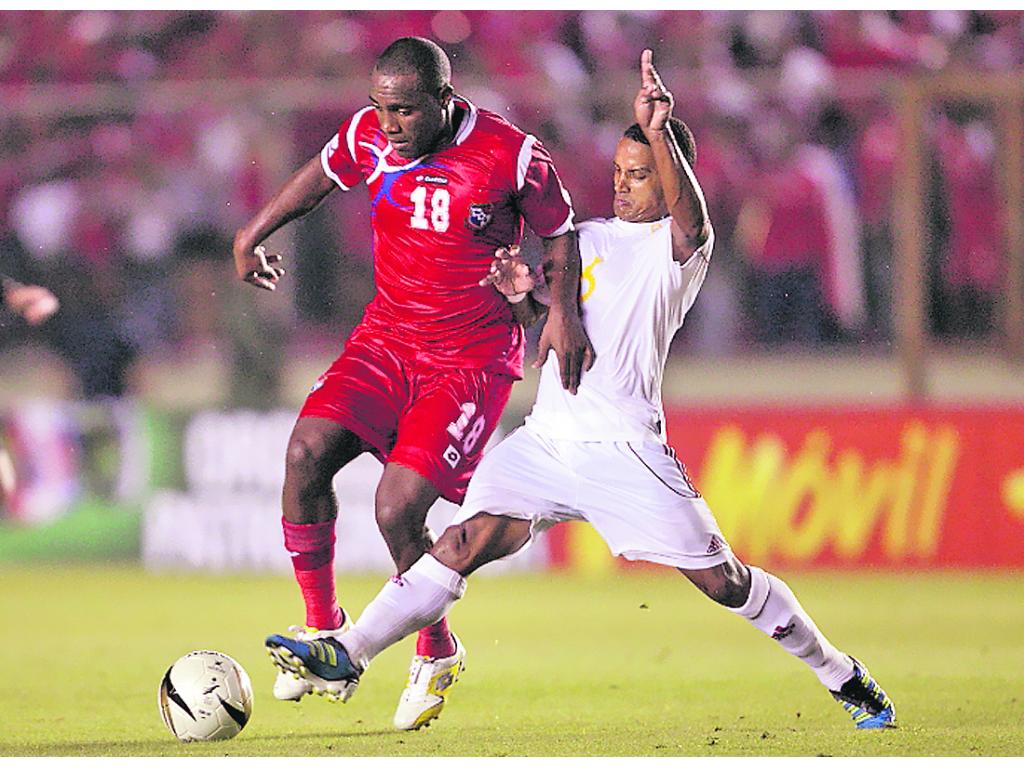 Figura. Luis Tejada (izq.), delantero de la selección.(Archivo)