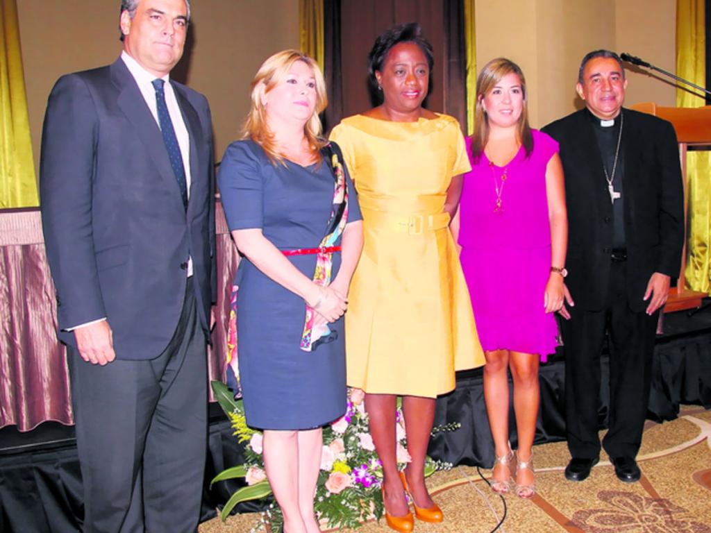 Jesús Silva Fernández, embajador de España; Orit Btesh, presidenta de la CPL; Lucy Molinar, ministra de Educación y Melissa Wong Sagel, directora de la OEI y monseñor José Domingo Ulloa.(Alcides Rodríguez)
