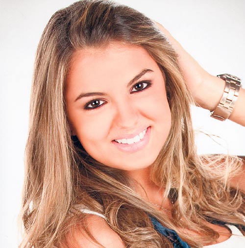 <p>Esta encantadora joven será presentada en sociedad este 2 de julio como Debutante 2011. Es hija de Simón Antonio Tejeira Arias y la señora Angela Healy de Weinstein. </p>
