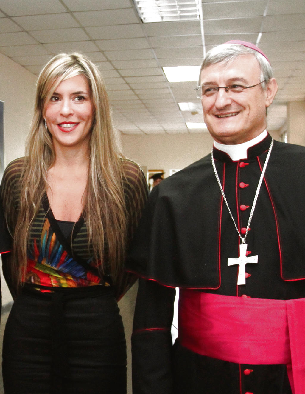 Ángela Benedetti y Monseñor Andrés Carrascosa.()