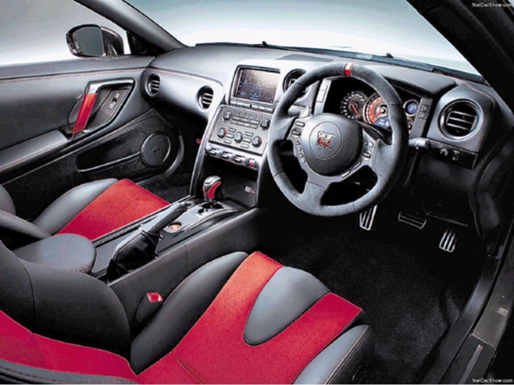 El interior es tan especial como el exterior y la potencia que desarrolla el auto.()