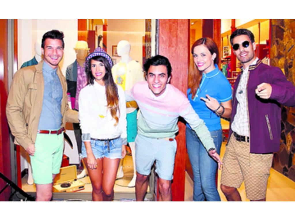 5. Modelos visten la nueva colección de Original Penguin.