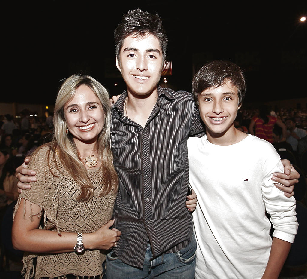 Mónica Baeza, Diego Baeza y Rodrigo Baeza()
