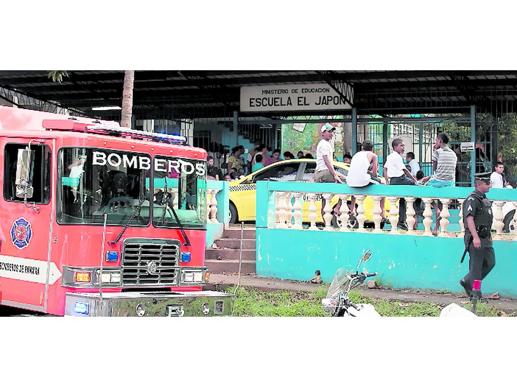 Escuela. Pared sin permiso municipal provocó accidente.()