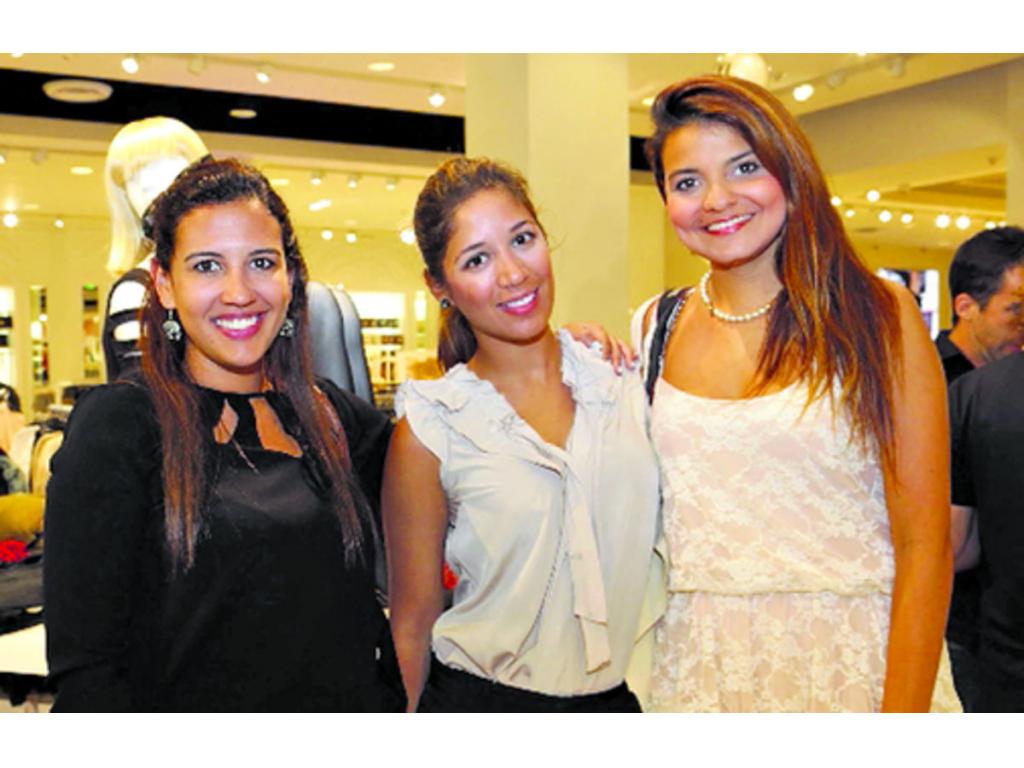 4. Mónica Malek, Patricia Jiménez y Camill Hey.