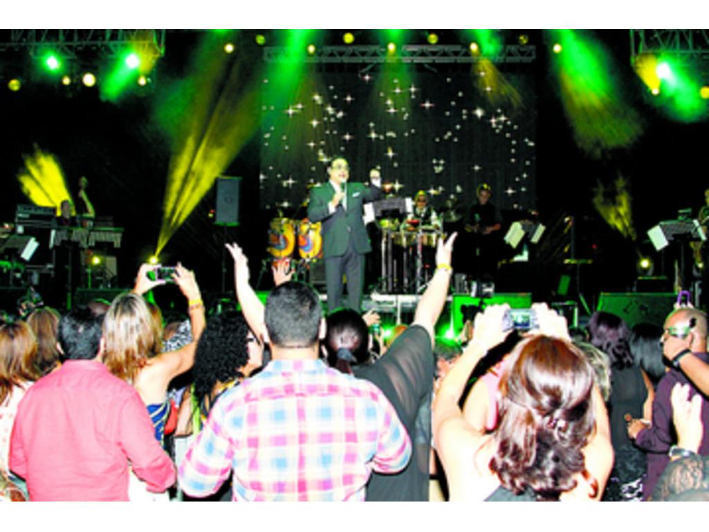 Gilberto enamoró con su repertorio.