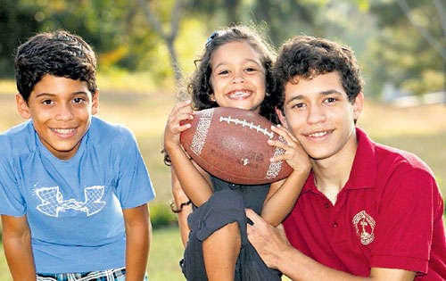 <p>Hermanos. Junto a Diego e Isabella.</p>