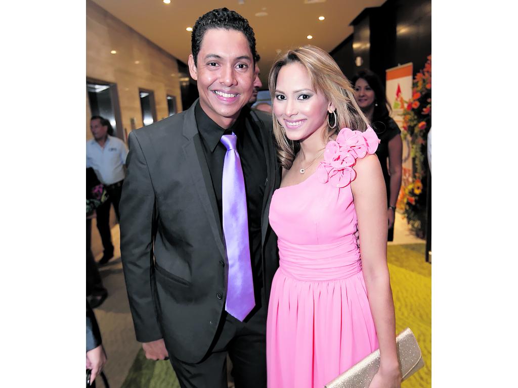 13. César Barría y Katherine Armor.()
