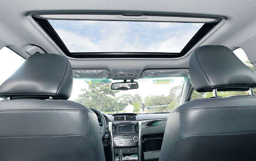 <p>Deportivo. En el techo está ubicado un sunroof por si quieres vivir sensaciones deportivas.</p>