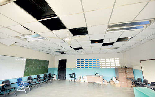 <p>Techos. La escuela Valle del Sol requiere de inversión.</p>
