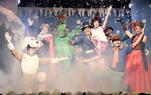 <p>Creatividad. Alegría, colorido, diversión y mensajes positivos abundan. ¡Qué mejor manera de distraerse sanamente en familia que viendo la obra que los enternecerá y les hará perdonar la travesura del Grinch. Navidad es perdón.</p>