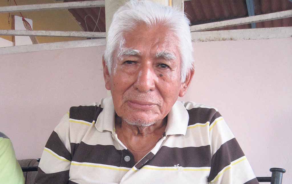<p></p><p></p><p>Tesoro. El reportero gráfico muestra una de las placas.</p>