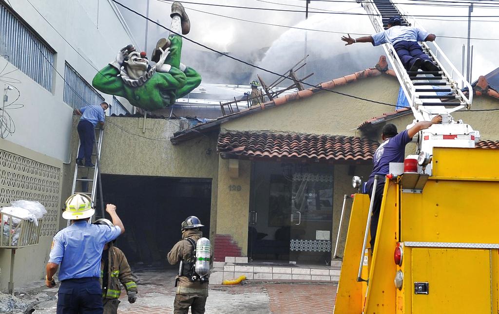 Fuego en Via Porras // Foto. Agustín Herrera