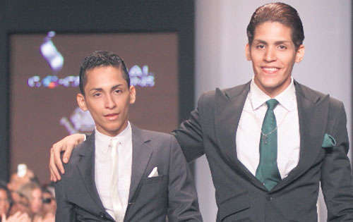 <p>V & V Couture. Vienen con Delirium Nácar.</p>