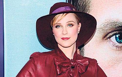 <p>Evan Rachel Wood. Prefirió un vestido rojo intenso de cuero. El lazo más largo y pronunciado.</p>