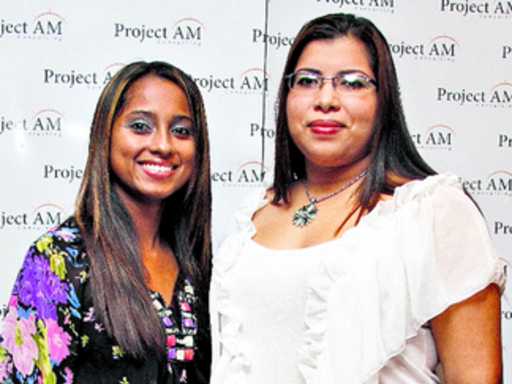 3. Iliana Chirú y Tania Villalaz.
