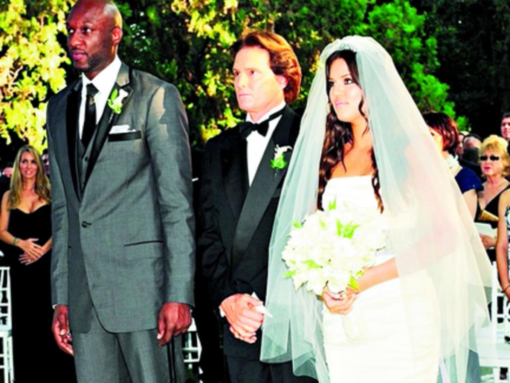 El día de la boda Bruce, su padrastro, fue quien la entregó a Lamar.