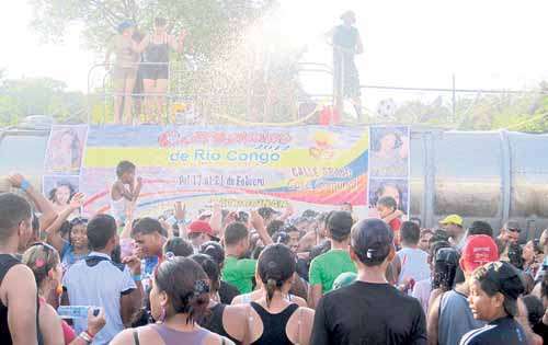 <p>Festejo. En La Chorrera hubo mucha agua.</p>