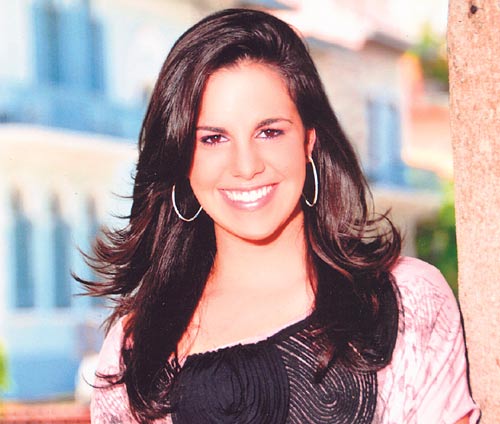 <p>Con el anhelo y la bendición de sus padres, Juan Luis Chevalier Pérez y Aida Isabel Alfaro de Chevalier, esta encantadora debutante será parte del gran festival anual que organizan las Damas Guadalupanas, cuya versión 2011 se realizará el 2 de julio e