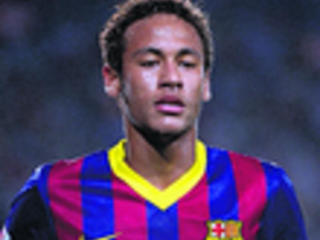 El brasileño anotó su primer gol en la Liga Española y se lo dedicó a su hijo, David Lucca, quien ayer saltó al terreno de juego junto a su padre para posar en una foto, igual que lo hizo el primogénito de Lionel Messi, Thiago.