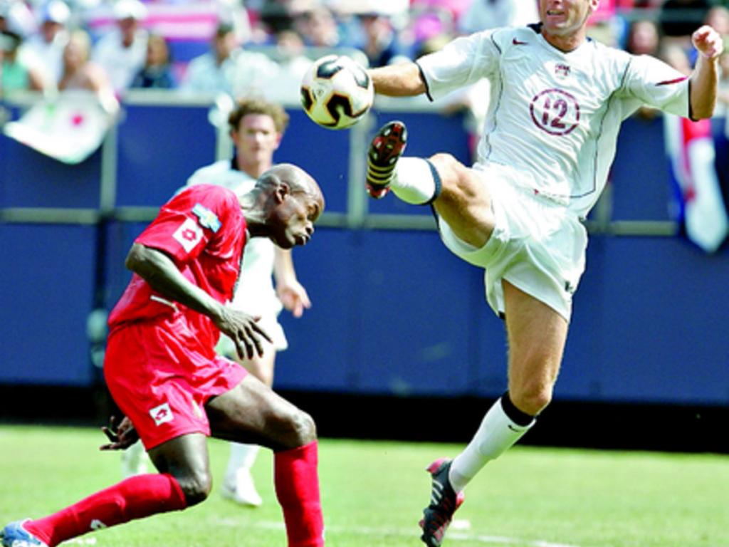 Alberto Blanco (c) falló en la tanda de penales de la final de 2005.(Archivo)