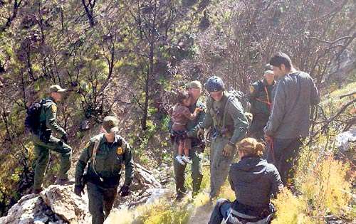 <p>Riesgo. Exponen sus vidas en los pasos fronterizos.</p>