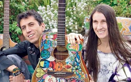 <p>Aterciopelados. Siempre dan de qué hablar con su ropa.</p>