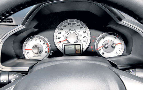 <p>Motor: V-6 de 3.5 litros </p>