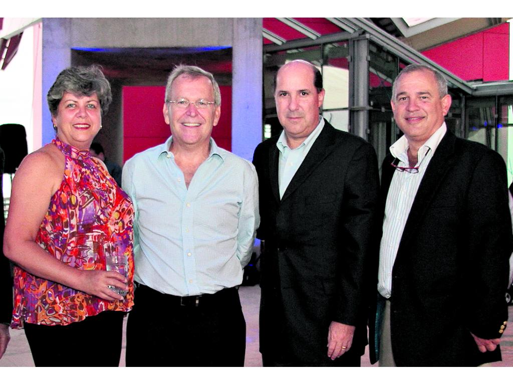 2. Gabriela Arias de De-Janon, Jaime Alemán, Juan Carlos Fábrega y Enrique De-Janon. ()