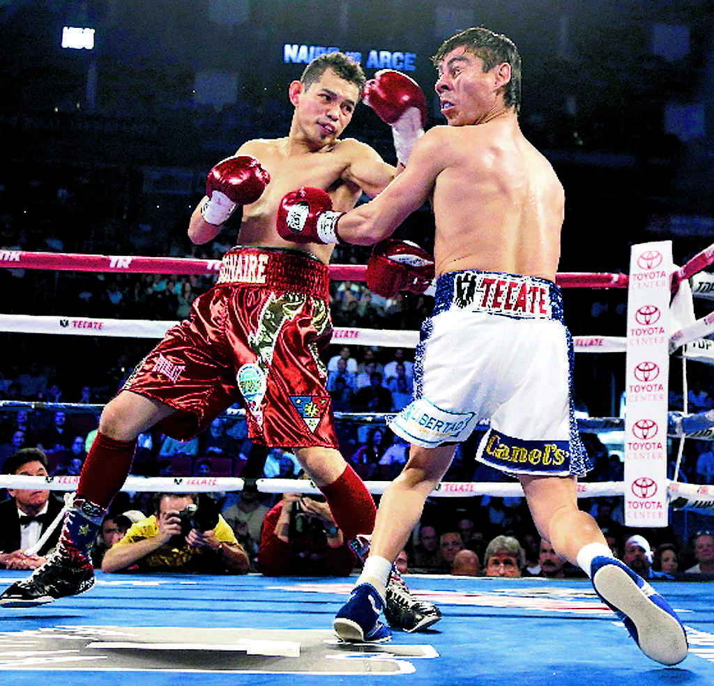Poder. Donaire (izq.) castiga a Arce. (ap)