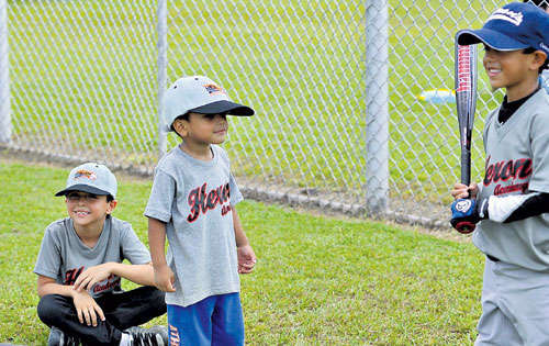 <p>Distracción. Los niños tienen su momento de relajación.</p>