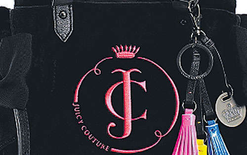 <p>Bolso de la nueva línea Juicy Couture, un excelente complemento para esos días de compras. Viene en varios colores y diseños.</p>