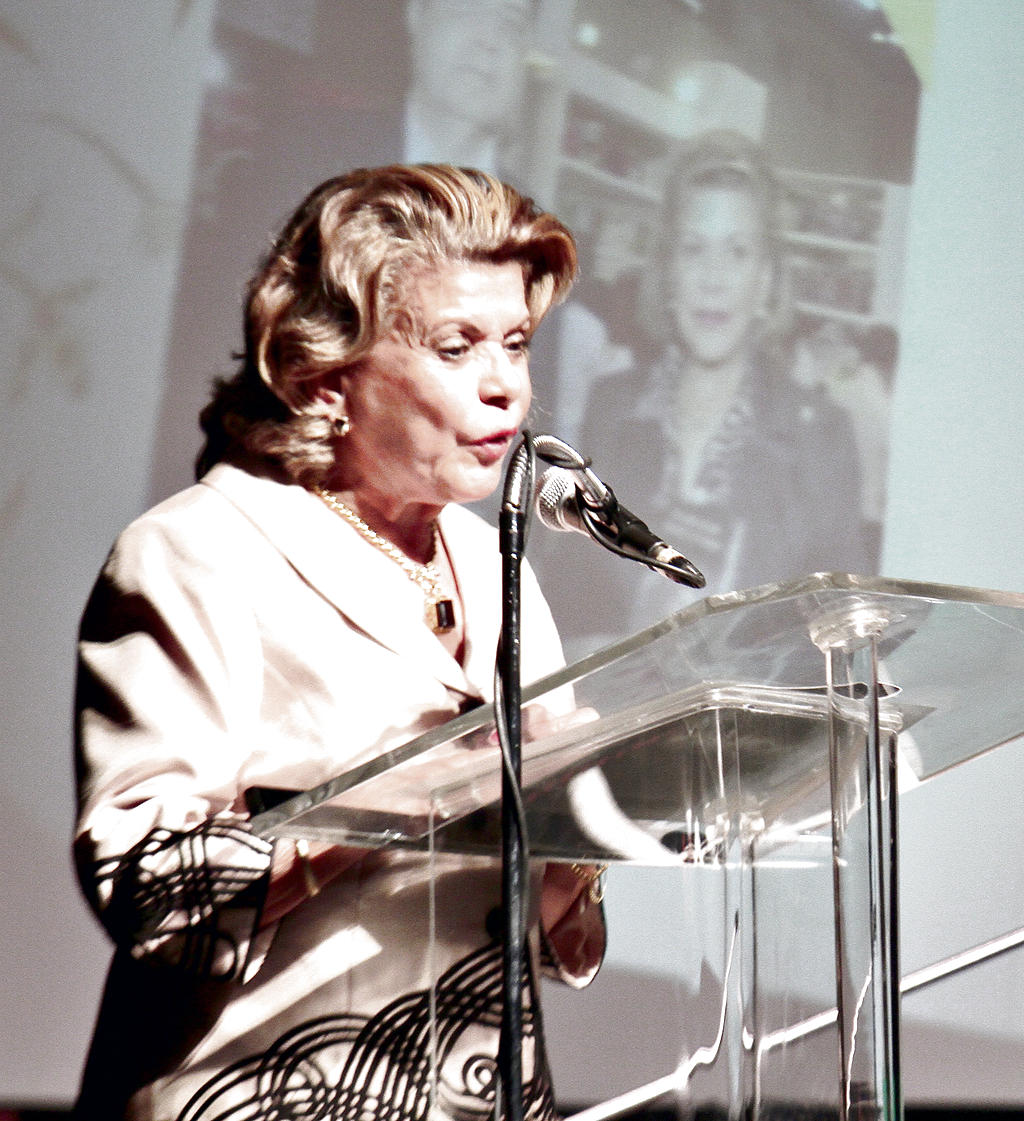Homenajeada. Dra. Rosa María Britton. Se emocionó.(Omar Morales)