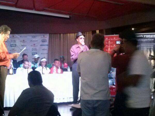 Alfonso "Foncho" Méndez, hablando ante los medios de prensa.Foto/Elisinio González.<br>