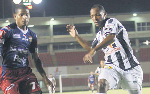 <p>Evaluación. Temi (i) fue de más a menos en este duelo.</p>