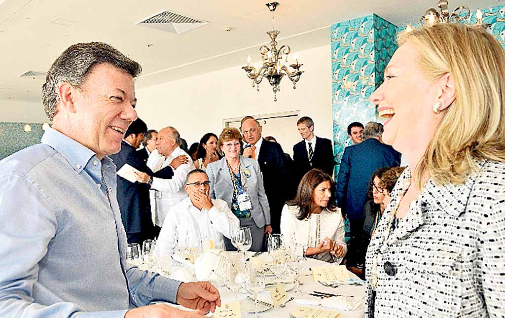 <p></p><p>Encuentro. El anfitrión Juan Manuel Santos conversa con la secretaría de Estado de EE.UU. Hillary Clinton.</p>