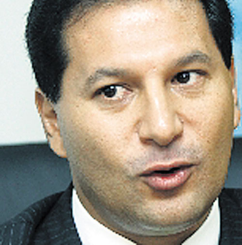 <p>cree que el comité olímpico de Panamá le debería dar la oportunidad al equipo de estar en los juegos panamericanos. cárdenas lo tiene claro.</p>