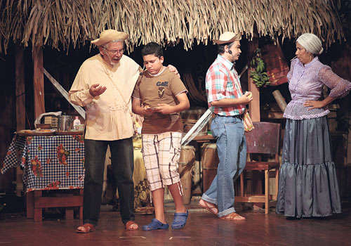 <p>Musical. José Carranza, Félix Stanziola y Neysa Ferguson retomaron las tradiciones Mi lugar favorito.</p>