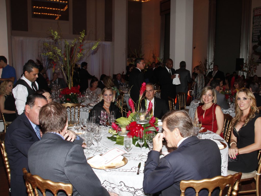 Los invitados disfrutaron de la noche. Fotos Alcides Rodríguez.<br>
