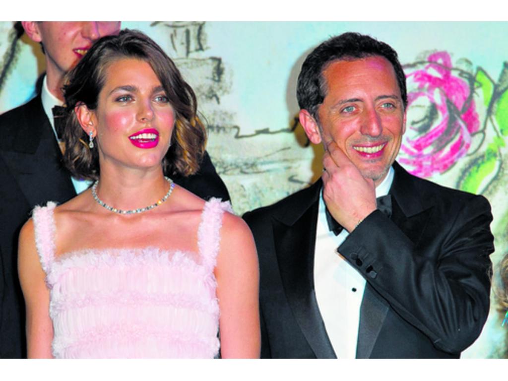 Carlota de Mónaco junto a su novio Gad Elmaleh en un evento oficial.(Archivo)
