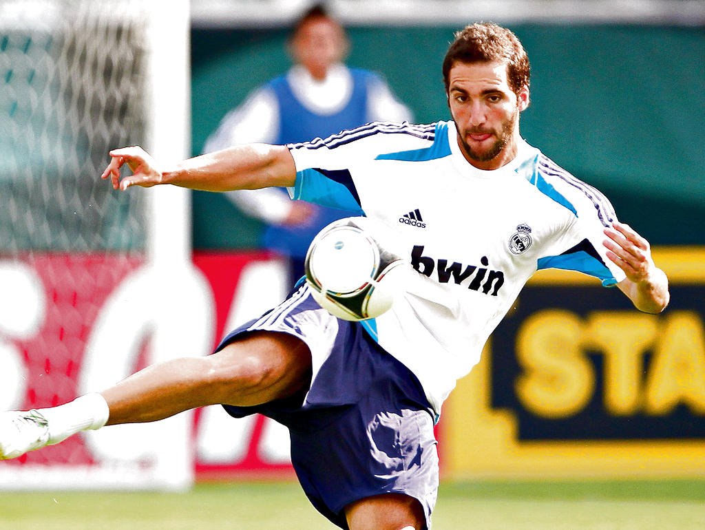 Se queda. A pesar de los rumores, Gonzalo Higuaín permanece en el Real Madrid.(EFE)
